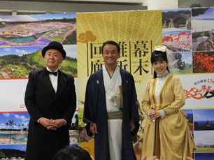 西村知美さん、松村邦洋さん、村岡知事の写真