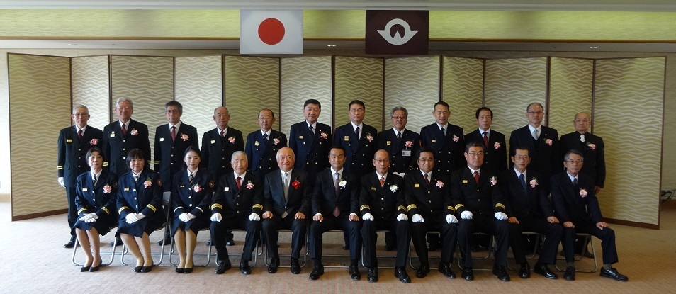 山口県消防表彰式において受章者との記念撮影