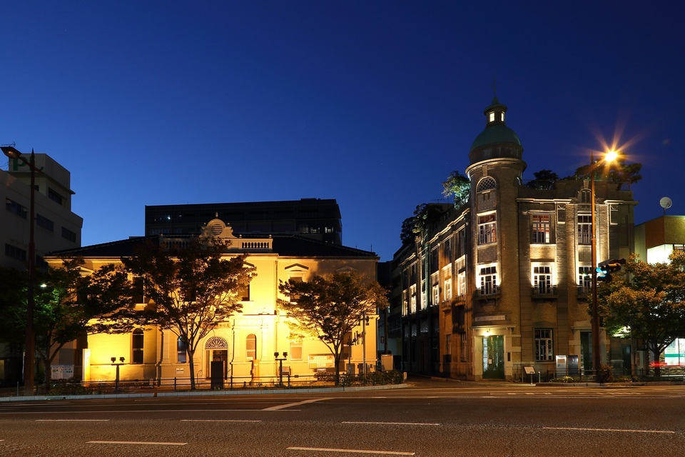 下関南部町郵便局庁舎と旧秋田商会ビルの画像
