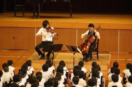 音楽　ヴァイオリンとチェロの演奏会の画像2