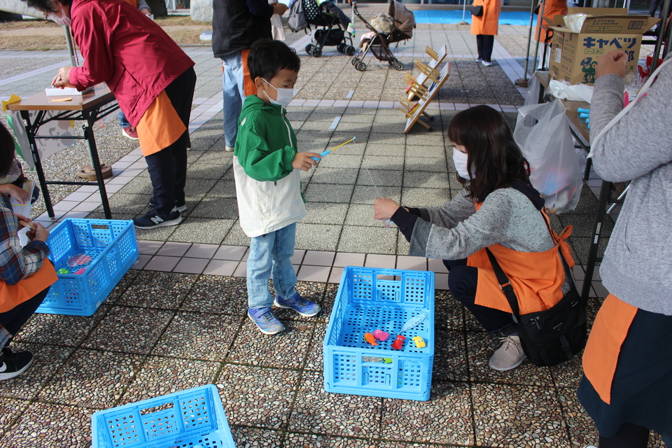 親子の遊びの広場（魚つりゲーム）