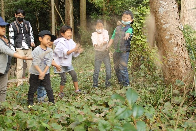 御礼を込めて、山に灰をお返し