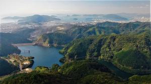 末武川ダムと瀬戸内風景