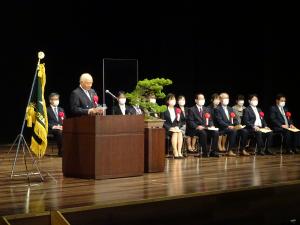 山口県立山口松風館高等学校開校式・令和4年度入学式にて挨拶する柳居議長