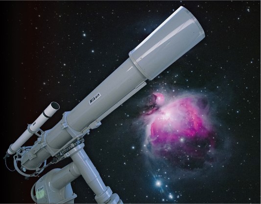 山口博物館の大型望遠鏡とオリオン大星雲の写真です。