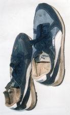青色運動靴の画像