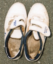 白色運動靴の画像