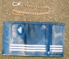 青色財布の画像