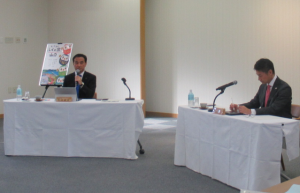 湯崎広島県知事と意見交換を行う村岡知事の写真