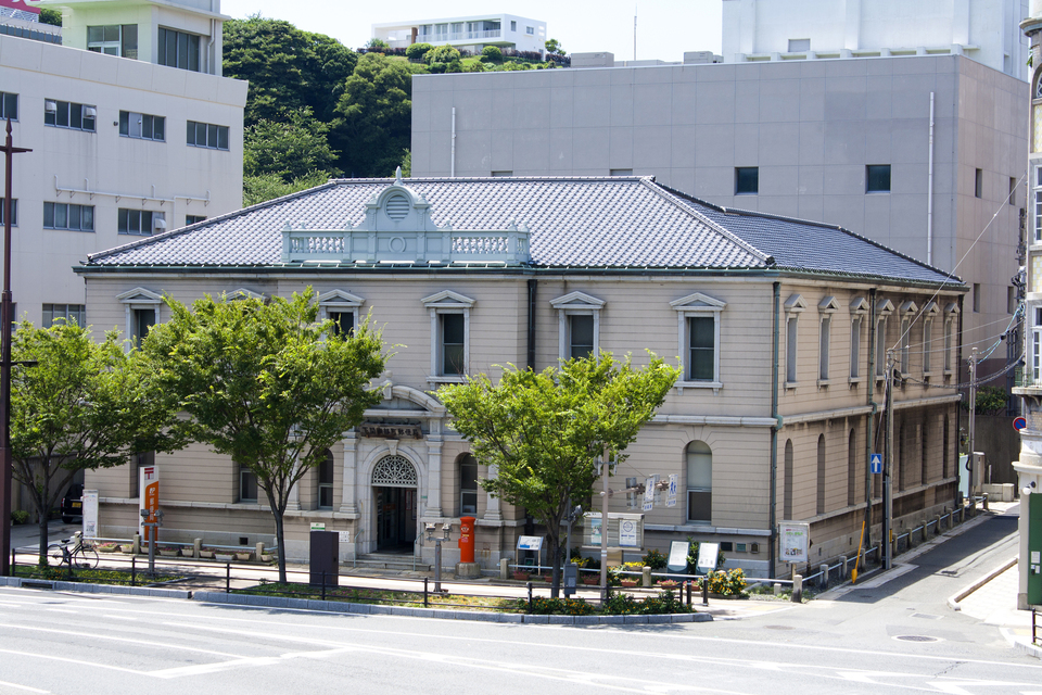 下関南部町郵便局の外観の写真