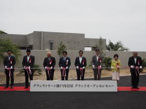 テープカットする村岡知事の写真