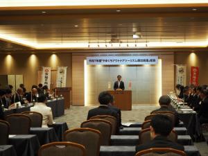 あいさつをする村岡知事の写真