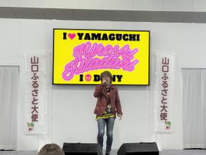 ステージイベントに出演するきただにひろしさん