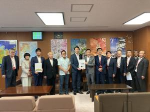 山陰道長門・下関建設促進期成同盟会中央要望活動を行う柳居議長