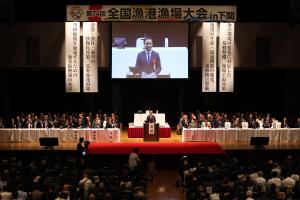 発言する村岡知事