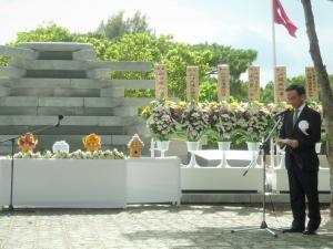 あいさつをする村岡知事の写真