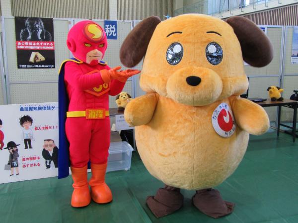 ひらお産業まつりでの１８８マン（いややマン）の写真