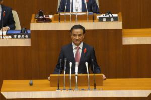 あいさつをする村岡知事の写真