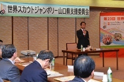 総会であいさつする村岡知事の写真