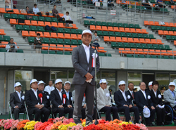 あいさつをする村岡知事の写真1