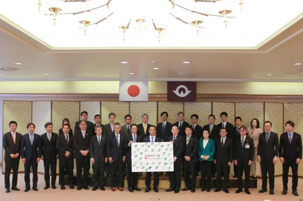 完成したSTATEMENTボードと撮影した記念写真