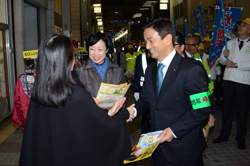 特殊詐欺への注意を呼びかける村岡知事と久保田宇部市長の写真