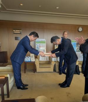 感謝状贈呈（錦町農産加工株式会社）