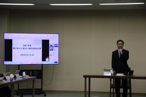 あいさつをする村岡知事の写真