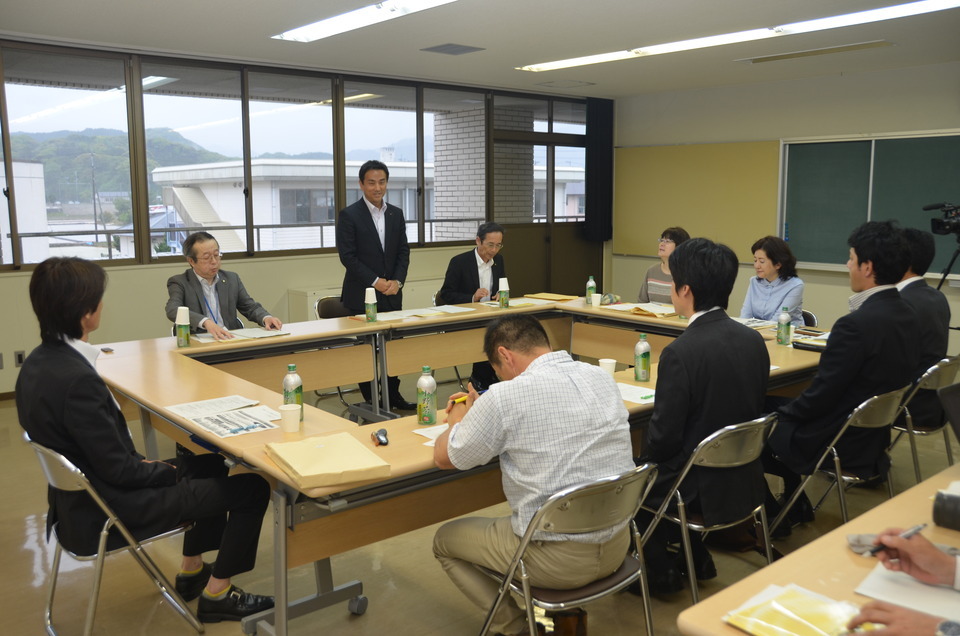 ご意見をお聴きする村岡知事