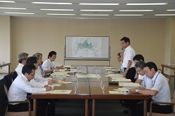 中国地方整備局長と意見交換する村岡知事の写真