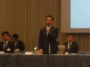 あいさつをする村岡知事の写真