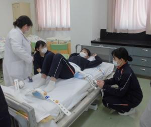 女性身体拘束具演習