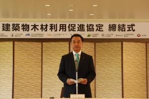 あいさつする村岡知事の写真