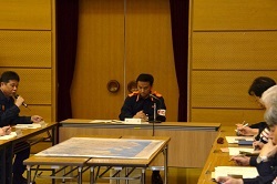 訓練に参加する村岡知事の写真