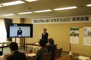 あいさつする村岡知事の写真