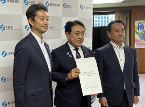 経済産業省に要望する村岡知事の写真