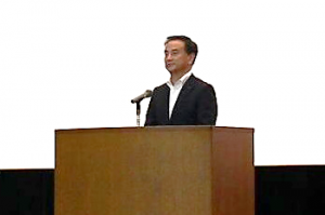 あいさつする村岡知事の写真