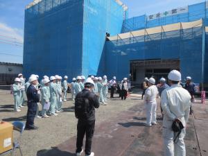 小野田地区保育所整備事業（建築・機械設備工事）を見学する柳井商工高等学校の生徒