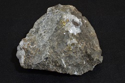 「県の石」の一つ、長登銅山の「銅鉱石」