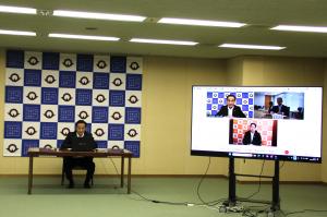 要請を行う村岡知事の写真