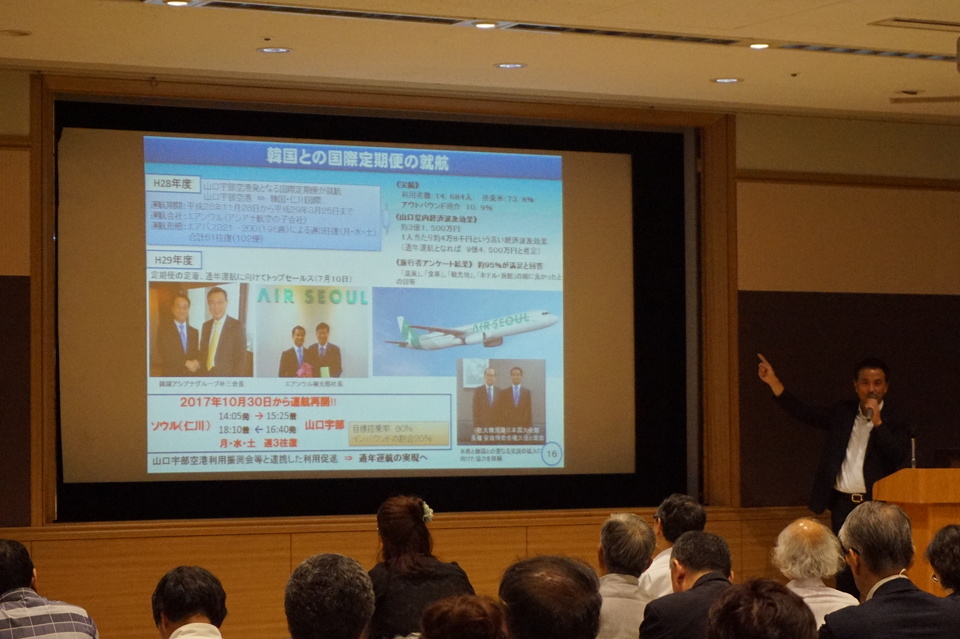県の取り組みを説明する村岡知事の写真