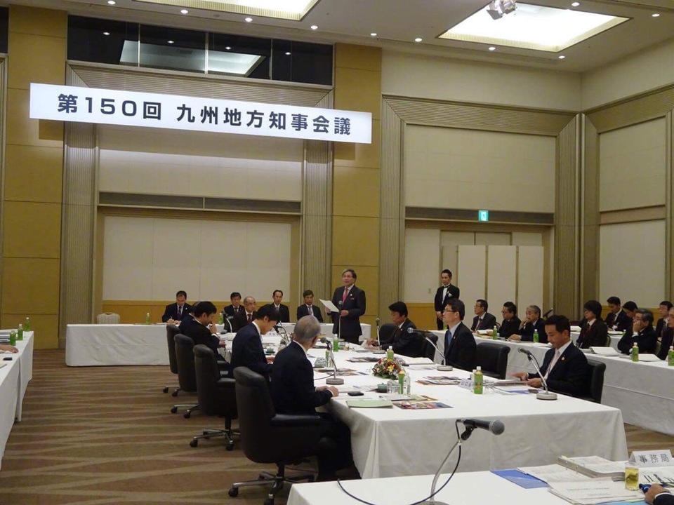 会議での村岡知事の写真