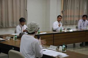 下関地域の方と懇談する村岡知事の写真