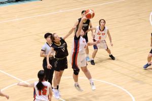 バスケットボール知的女子の試合の様子