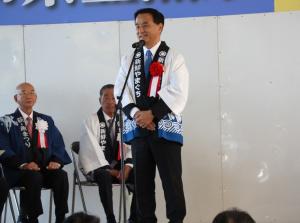 あいさつをする村岡知事の写真