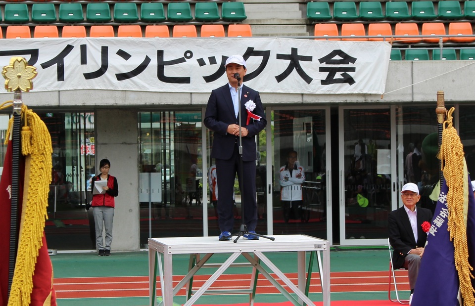 あいさつする村岡知事の写真2