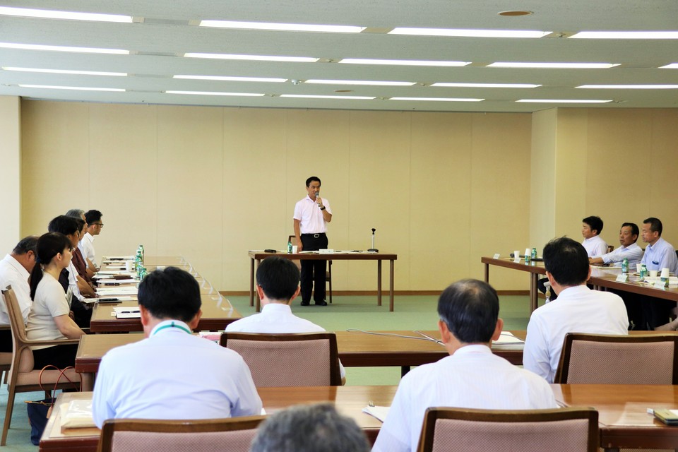 あいさつする村岡知事の写真2