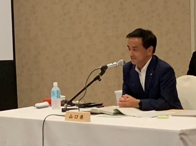 会議での村岡知事の写真