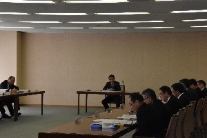 会議での村岡知事の写真