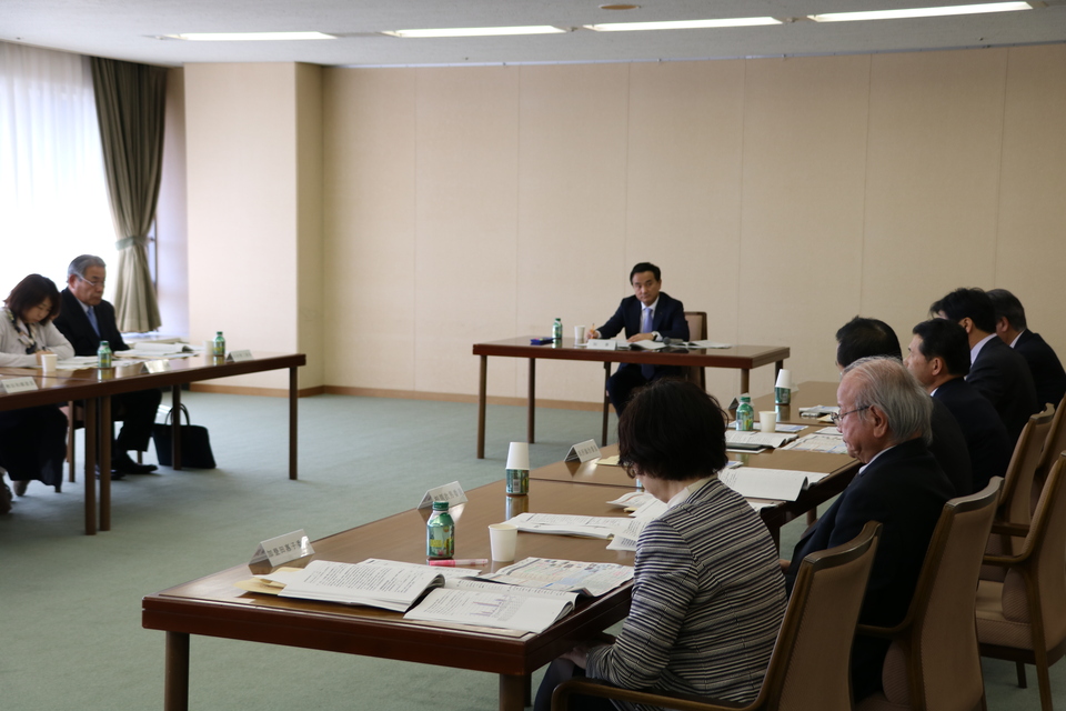 会議での村岡知事の写真1